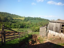 Sítio na área central de 1,6 hectare em Lomba Grande 