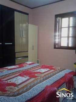 Casa com 03 dormitórios no bairro Feitoria 