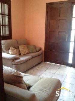 Casa com 03 dormitórios no bairro Feitoria 