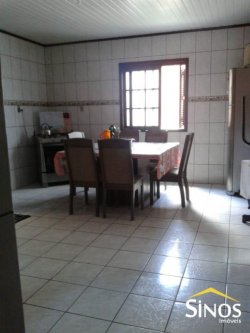 Casa com 03 dormitórios no bairro Feitoria 