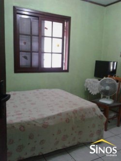 Casa com 03 dormitórios no bairro Feitoria 