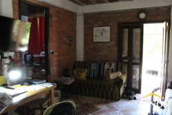 Casa com 02 dormitórios e piscina 