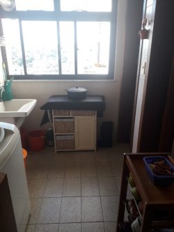 Apartamento com 02 dormitórios no centro 