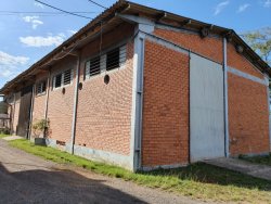 Área de 2,5 hectares com 02 pavilhões 