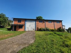Pavilhão bem localizado  