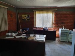 Pavilhão bem localizado  