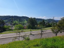 Pavilhão bem localizado  