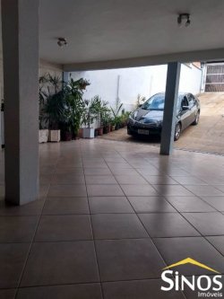 Sobrado na área central da Lomba Grande  