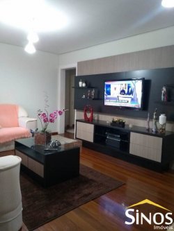 Sobrado na área central da Lomba Grande  