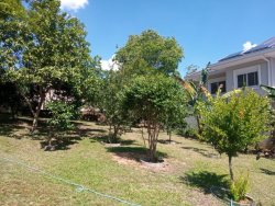 Sobrado com piscina na região central de Lomba Grande  