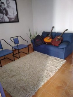 Bela casa com salão de festas  
