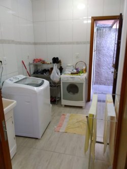 Bela casa com salão de festas  