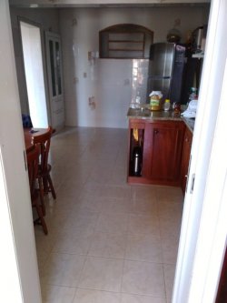 Bela casa com salão de festas  