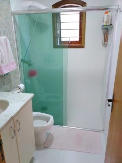 Bela casa com salão de festas  