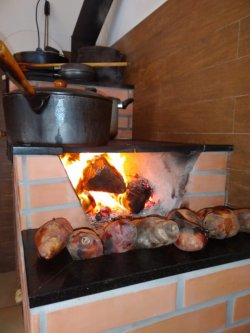 Bela casa com salão de festas  