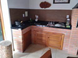 Bela casa com salão de festas  