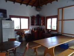 Bela casa com salão de festas  