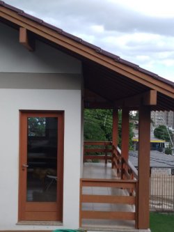 Bela casa com salão de festas  