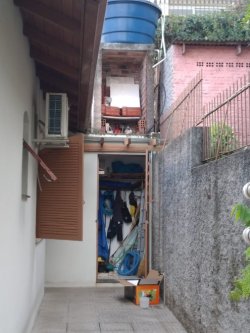 Bela casa com salão de festas  