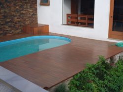 Bela casa com salão de festas  