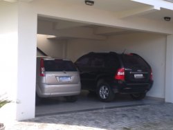 Bela casa com salão de festas  