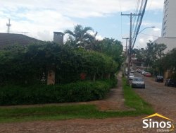 Bela casa de esquina, em zona nobre 
