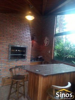 Bela casa de esquina, em zona nobre 