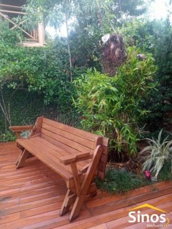 Bela casa de esquina, em zona nobre 