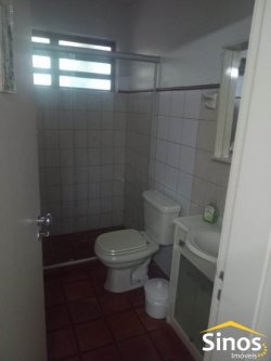 Bela casa de esquina, em zona nobre 
