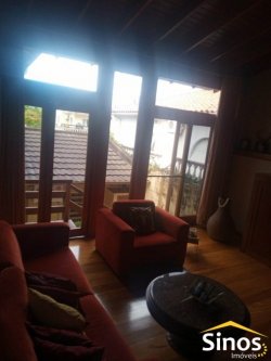 Bela casa de esquina, em zona nobre 