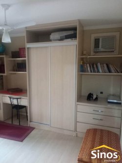 Bela casa de esquina, em zona nobre 