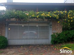 Bela casa de esquina, em zona nobre 
