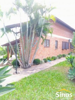 Bela casa, no centro de Lomba Grande  