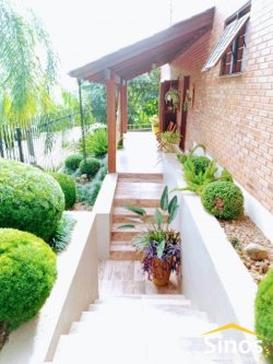 Bela casa, no centro de Lomba Grande  