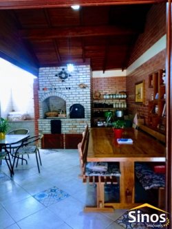 Bela casa, no centro de Lomba Grande  