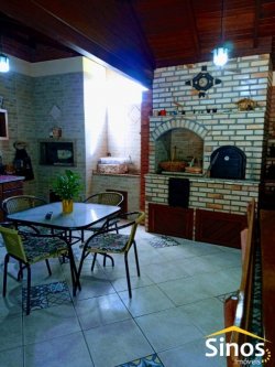 Bela casa, no centro de Lomba Grande  