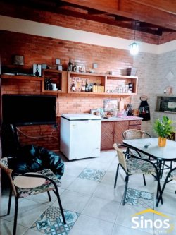Bela casa, no centro de Lomba Grande  