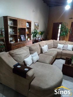 Bela casa, no centro de Lomba Grande  