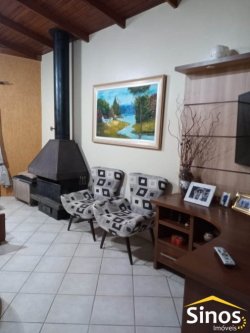 Bela casa, no centro de Lomba Grande  