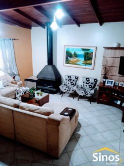 Bela casa, no centro de Lomba Grande  