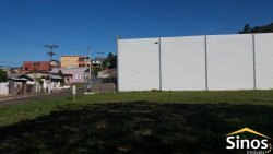Amplo terreno de esquina 