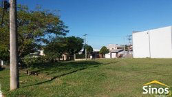 Amplo terreno de esquina 