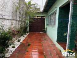 Casa com três dormitórios de 160 m² 