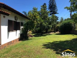Casa com excelente localização em Lomba Grande 