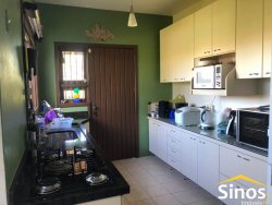Casa com excelente localização em Lomba Grande 
