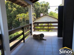 Casa com excelente localização em Lomba Grande 