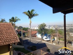 Sobrado em ótima localização, com quatro dormitórios 
