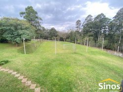 Belo sítio de 3,1 hectares na região central de Lomba Grande 