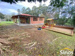 Belo sítio de 3,1 hectares na região central de Lomba Grande 