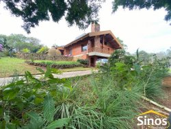 Belo sítio de 3,1 hectares na região central de Lomba Grande 